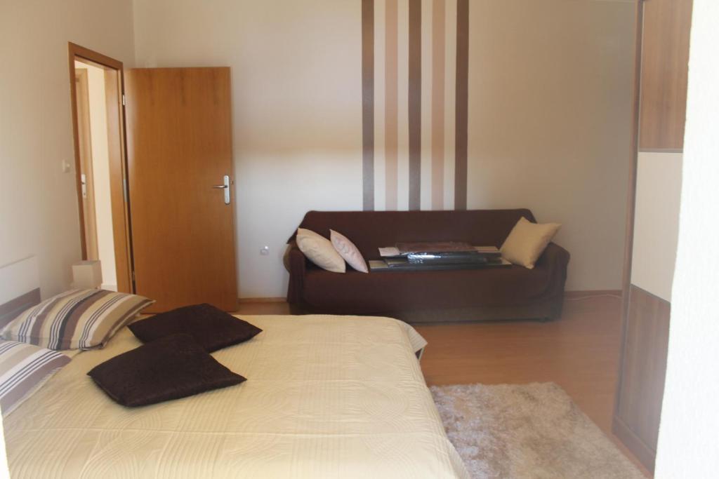 Apartments Roko Kolinda Bibinje Exterior photo