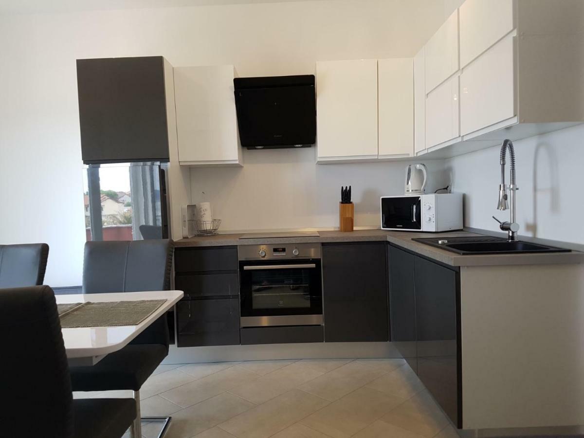 Apartments Roko Kolinda Bibinje Exterior photo